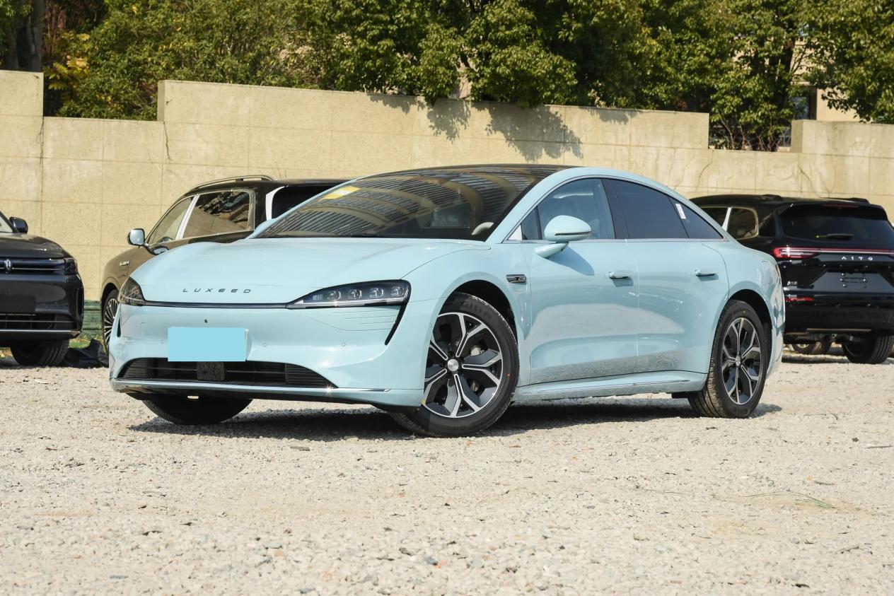 竞争Model 3，长近5米，800V平台+华为智驾