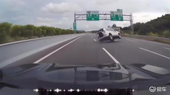 160km/h极限挑战！腾势N9鱼钩测试时速全球最高