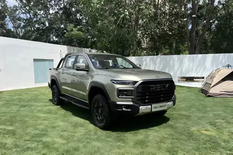 RELY威麟R08实车发布，2.3T柴油+8AT 跟长城皮卡比谁更香？