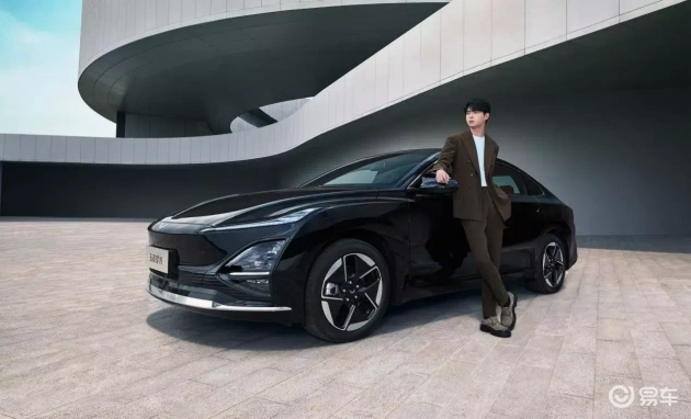 五菱星光2025：年轻夏日出行伴侣, 2.8m轴距, 26储物空间