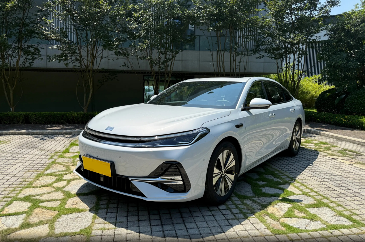 全新银河A7来了，配1.5L插混，综合续航达2100km