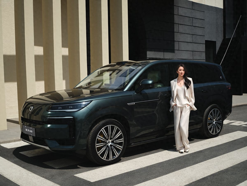 蒋勤勤亲选腾势N9，大女主的座驾果然不凡：好看、好开、好安全