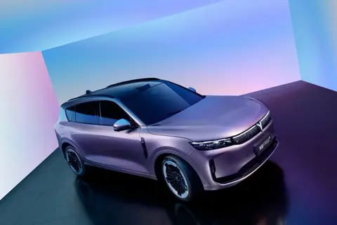 岚图FREE+正式上市：华为智驾+魔毯悬架，21.99万起