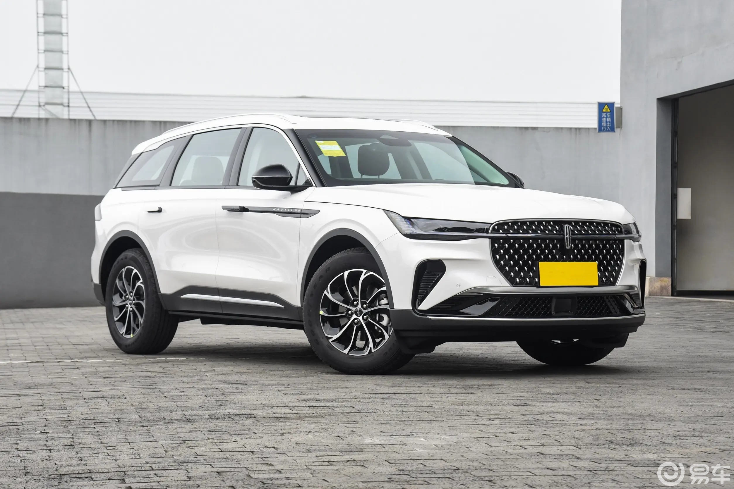 这豪华SUV跌至17万，长近5米，2.0T+8AT+四驱