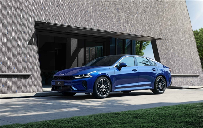 起亚K5和现代索纳塔怎么选？25款起亚K5智美兼备