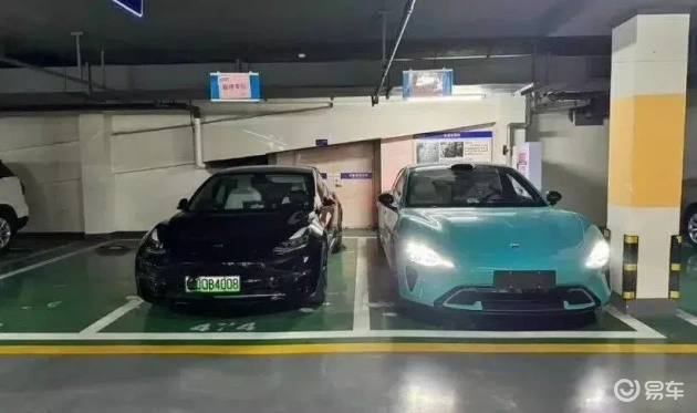 21万买小米SU7vs500公里高速试驾：电动车与燃油车对比